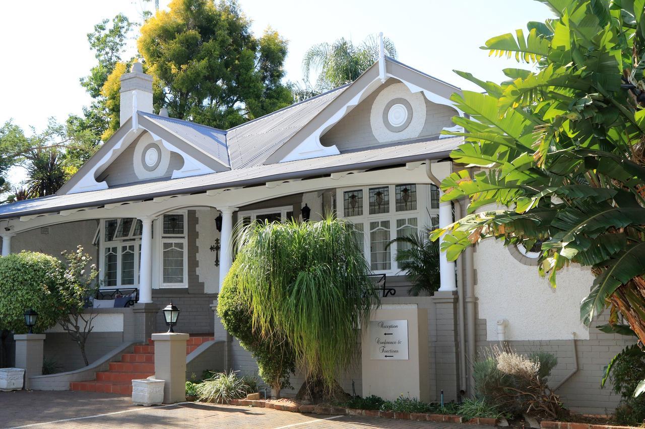 อ๊อกซ์ฟอร์ด ลอดจ์ วรีไฮด์ Villa ฟาเรเฮด ภายนอก รูปภาพ
